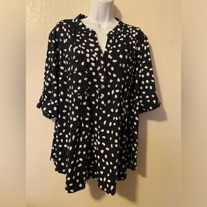 Cocomo woman top short sleeve size 2x white dots